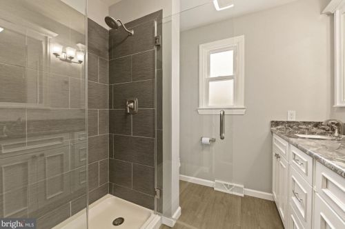 6 Kennedy Dr, Cookstown NJ 08511-1120 exterior