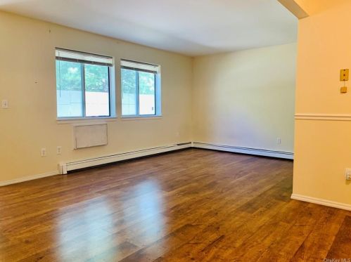 1 Ruth Ct, Middletown NY 10940-5328 exterior