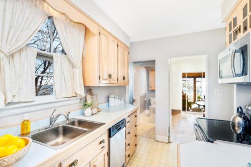 5708 London Rd, Duluth MN 55804-2517 exterior