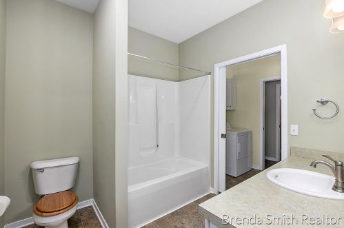 1056 Kensington St, Grand Rapids MI 49534-2179 exterior