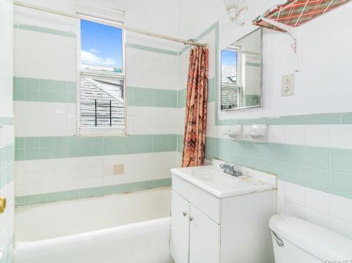 1923 Hennessy Pl, Bronx NY 10453-2910 exterior