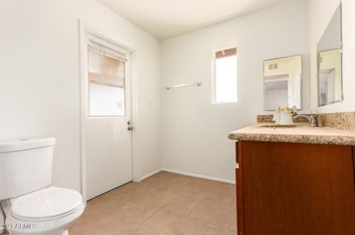 9447 41 Dr, Phoenix AZ 85053-5360 exterior