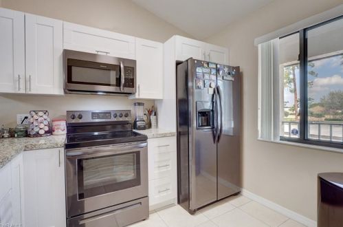 5825 Rattlesnake Hammock Rd, Naples FL 34113-3568 exterior