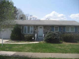 2088 Kensington Rd, Bethlehem, PA 18018-1435