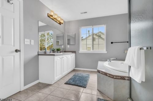 26 Francis Dr, Bridgewater NJ  08807-5714 exterior