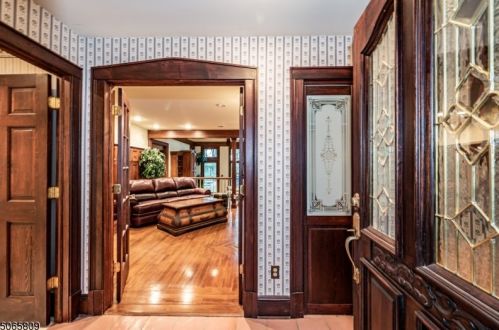 54 South Rd, Chester, NJ 07930-2746