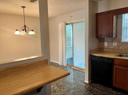 2123 Victoria Pl, Lithonia GA 30058-7912 exterior