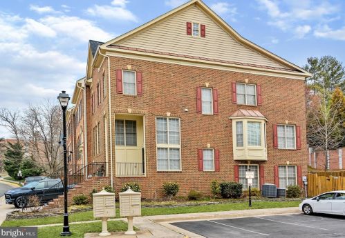 5446 Edsall Ridge Pl, Alexandria, VA 22312-2673