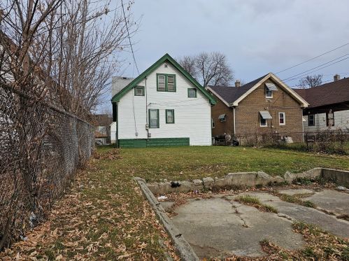 2525 Hadley St, Milwaukee WI  53206-1162 exterior