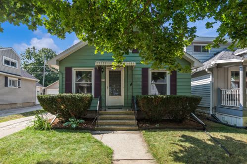 6113 Stevenson St, Milwaukee, WI 53213-4158