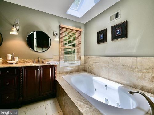 12 Michele Dr, Media PA 19063-1029 exterior