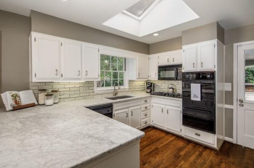 385 Castleridge Dr, Atlanta GA 30342-1312 exterior