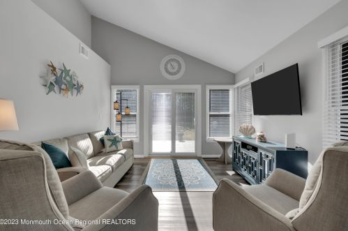 341 Devon St, Lakehurst NJ  08759-4637 exterior