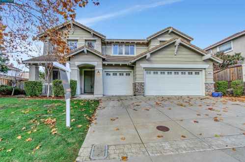 985 Rolling Wood Way, Concord CA 94521-5420 exterior