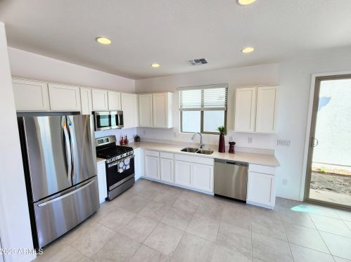 4222 58th Dr, Phoenix AZ  85043-1806 exterior