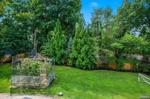 3 Pne Ter, Demarest NJ 07627-1214 exterior