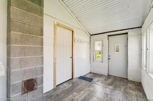 1787 Sashabaw Rd, Brandon MI  48462-9163 exterior