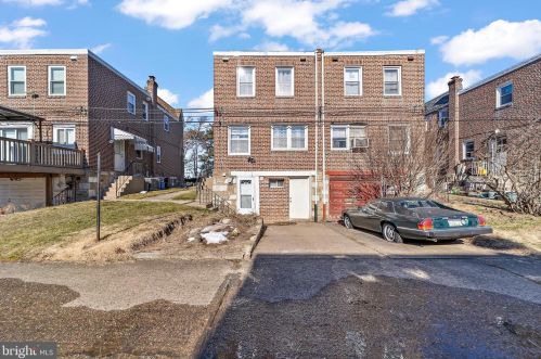 1024 Knorr St, Philadelphia PA 19111-4932 exterior