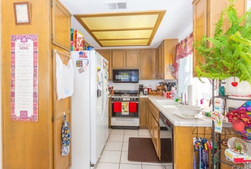 1042 Walnut St, Tustin CA 92780-4642 exterior