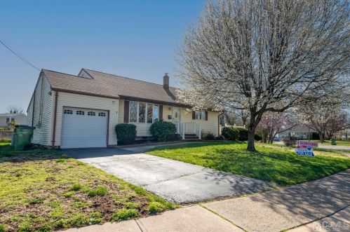 7 Sims Rd, Edison, NJ 08817-3033