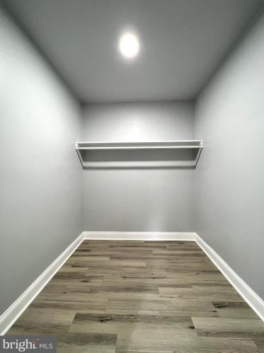 5910 Brookview Dr, Alexandria VA 22310-1819 exterior