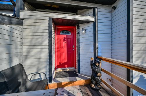 6389 Lotus Way, Taylorsville UT 84081-4302 exterior