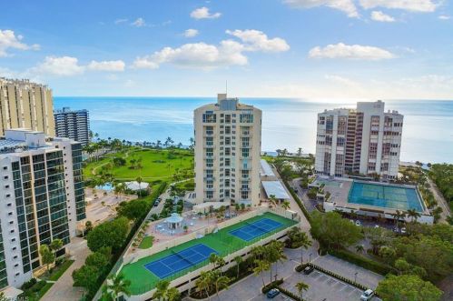 4041 Gulf Shore Blvd, Naples FL 34103-3414 exterior