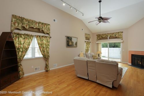 37 Baytree Cir, Middletown NJ 07748-5105 exterior