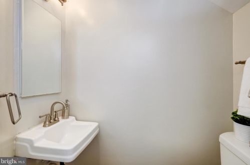 815 25th St, Washington DC 20037-2214 exterior