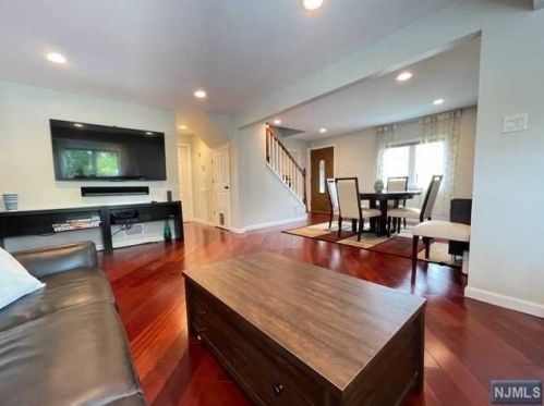 58 Hackensack St, East Rutherford NJ 07073-1415 exterior