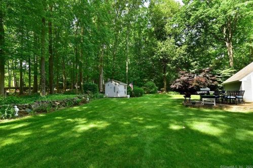 16 Irene Dr, Vernon CT 06066-4622 exterior