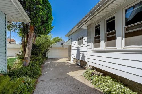 5006 Beloit Rd, Milwaukee WI 53214-5332 exterior