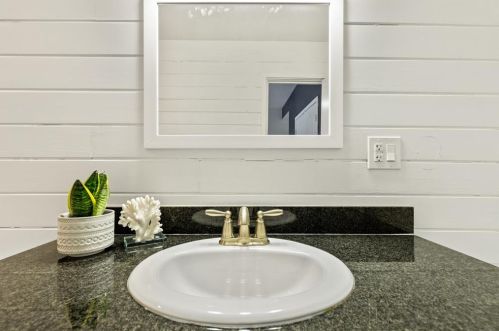 341 Crenshaw Dr, Dallas, TX 75217-7714