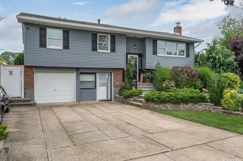 7 Lana Ct, Babylon, NY 11703-1125