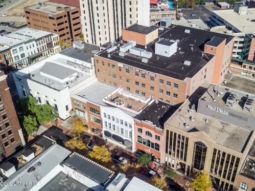 125 Kalamazoo Mall, Kalamazoo MI  49007-4804 exterior