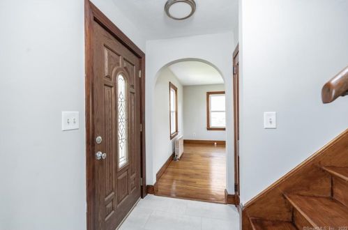 6 Summer St, Enfield CT 06082-2951 exterior