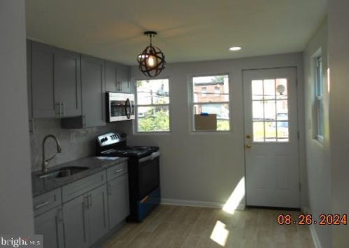 2545 Marshall St, Philadelphia PA 19148-4633 exterior