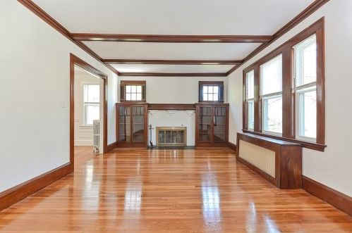 2142 Commonwealth Ave, Newton MA 02465-2914 exterior