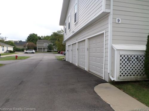 39733 Vlg Wood Ln, Novi MI 48375-4554 exterior