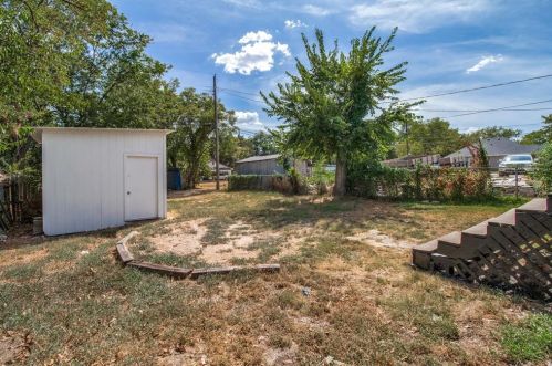 504 Monterey St, Denison TX 75021-6464 exterior