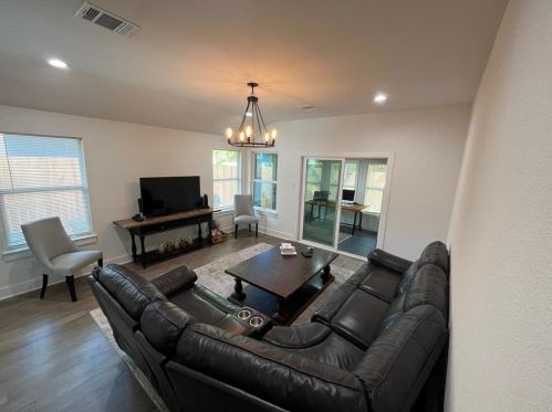 8105 Almondsbury Ln, Austin TX  78748-4913 exterior