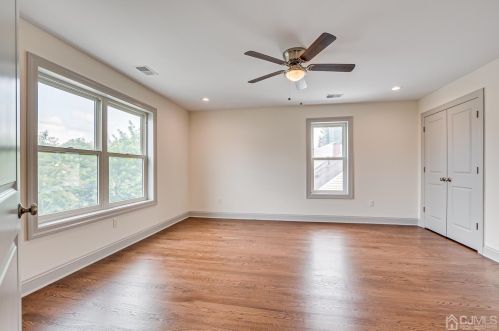 110 Bond St, Iselin NJ  08830-2424 exterior