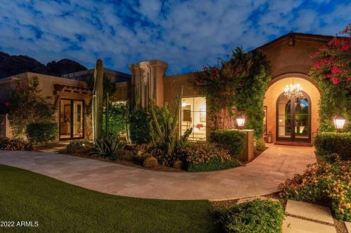 5950 Echo Canyon Dr, Phoenix, AZ 85018-1247