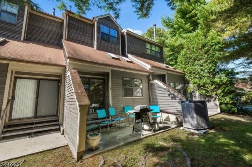 26 Concord Rd, West Milford Lakes NJ 07480-1281 exterior