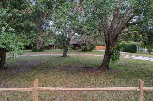 5406 Palmetto Dr, Fort Pierce FL 34982-7481 exterior