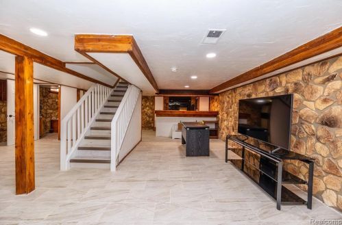 425 Rosemary St, Dearborn Heights MI  48127-3681 exterior