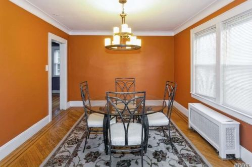 131 Gordon Rd, Valley Stream NY 11581-2108 exterior