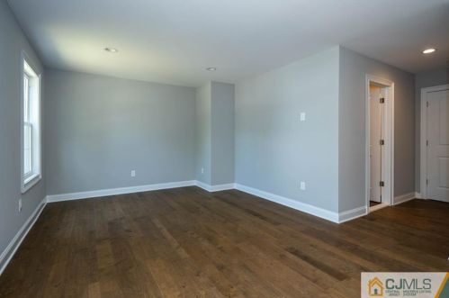 48 Brookville Rd, Edison NJ 08817-4141 exterior