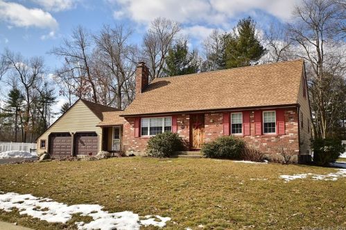 29 Eastgate Ln, Enfield, CT 06082-6215