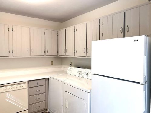 5537 Kingsport Dr, Atlanta GA 30342-4633 exterior